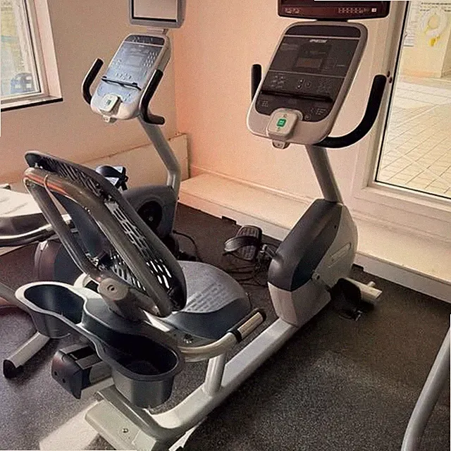 Precor RBK615 Upright Stationary Bike Exercise Bicycle Air Flex Seat TV Console